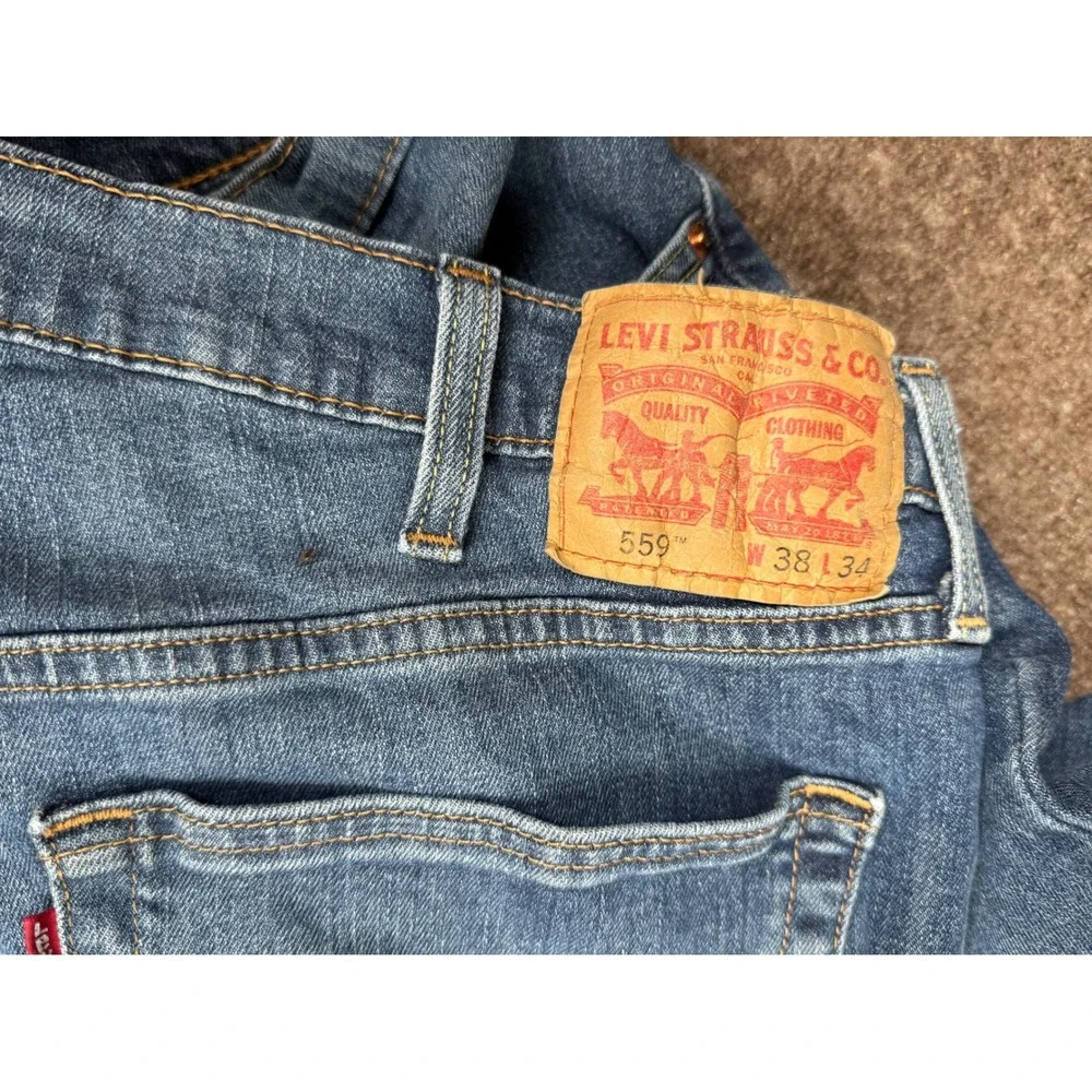 Levis dive into